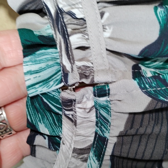 12556 Ann Taylor Factory gray & teal floral sleeveless blouse M - Picture 6 of 9